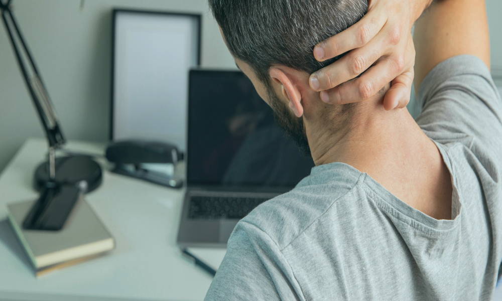 Contractura cervical: causas, síntomas y tratamiento efectivo